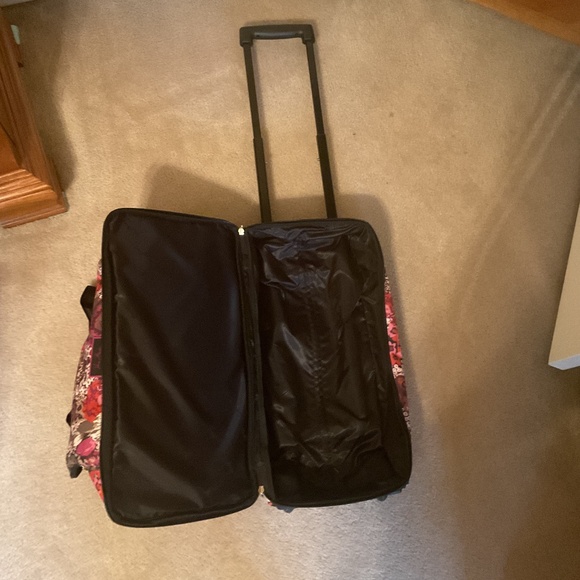 Vera Bradley rolling duffle - Picture 4 of 6
